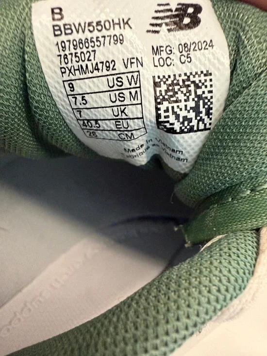 New Balance 550 Women’s Trainer in Cream/Green - Picture 3 of 4